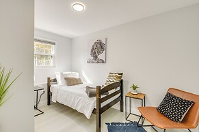 Near Top Attractions: Deck Dining at Severn Home!