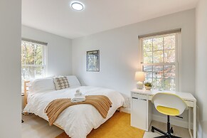 Near Top Attractions: Deck Dining at Severn Home!