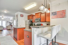 1 Mi to Uga: Charming Athens Condo w/ Balconies!
