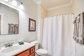 1 Mi to Uga: Charming Athens Condo w/ Balconies!