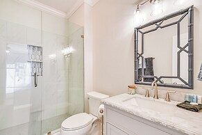 1 Mi to Uga: Charming Athens Condo w/ Balconies!