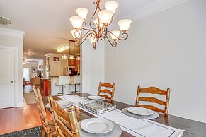 1 Mi to Uga: Charming Athens Condo w/ Balconies!