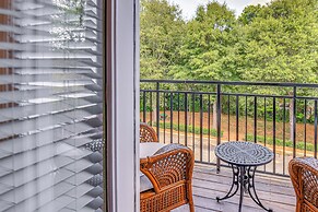 1 Mi to Uga: Charming Athens Condo w/ Balconies!