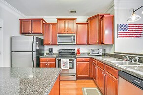1 Mi to Uga: Charming Athens Condo w/ Balconies!