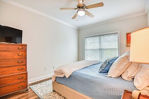 1 Mi to Uga: Charming Athens Condo w/ Balconies!