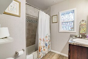 1 Mi to Dtwn Casper: Homey Getaway w/ Yard!