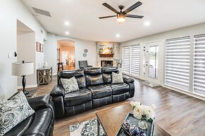Lake Gem: Private Dock & Large Patio in Lewisville