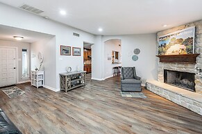Lake Gem: Private Dock & Large Patio in Lewisville