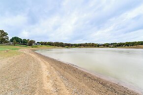 Lake Gem: Private Dock & Large Patio in Lewisville
