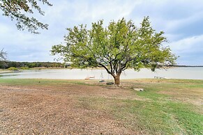Lake Gem: Private Dock & Large Patio in Lewisville