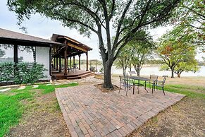 Lake Gem: Private Dock & Large Patio in Lewisville