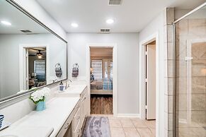 Lake Gem: Private Dock & Large Patio in Lewisville