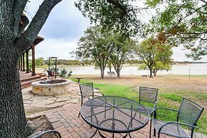 Lake Gem: Private Dock & Large Patio in Lewisville
