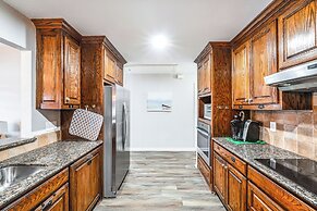 Lake Gem: Private Dock & Large Patio in Lewisville