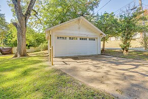 1 Mi to Dtwn Meridian: Historic Home w/ Porch!