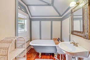 1 Mi to Dtwn Meridian: Historic Home w/ Porch!