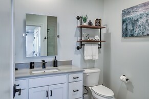 Walk to Beach: Penthouse Condo in Traverse City!