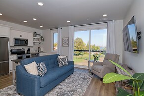 Walk to Beach: Penthouse Condo in Traverse City!