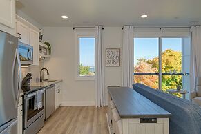 Walk to Beach: Penthouse Condo in Traverse City!