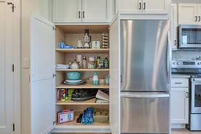 Walk to Beach: Penthouse Condo in Traverse City!