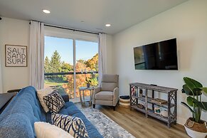 Walk to Beach: Penthouse Condo in Traverse City!