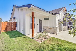 Newly Built Home: 2 Mi to Dtwn Temple!