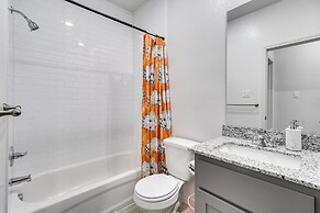 Newly Built Home: 2 Mi to Dtwn Temple!