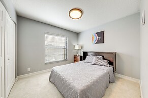 Riverfront Backyard & Grill: Sunrise Family Home