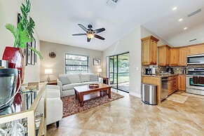 Riverfront Backyard & Grill: Sunrise Family Home