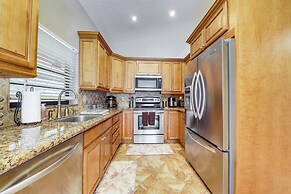 Riverfront Backyard & Grill: Sunrise Family Home