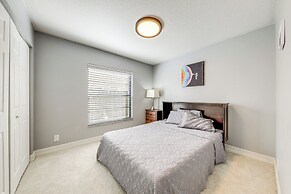 Riverfront Backyard & Grill: Sunrise Family Home