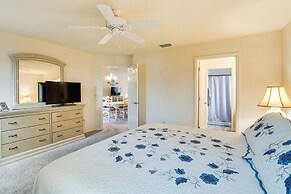 1 Mi to Spanish Springs Square: The Villages Home!