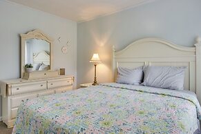 Near Lake Wylie - Updated Cottage w/ Yard!