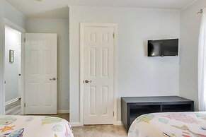 Near Lake Wylie - Updated Cottage w/ Yard!