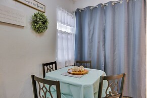 Near Lake Wylie - Updated Cottage w/ Yard!