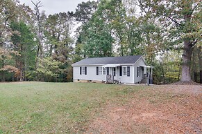 Near Lake Wylie - Updated Cottage w/ Yard!