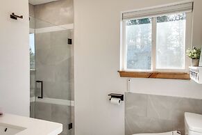 Lake-view Apt w/ Furnished Deck in Hayden!