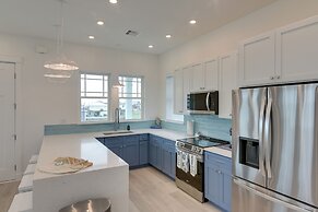 Walk to Ocean: Home w/ Deck in Surfside Beach!