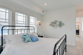 Walk to Ocean: Home w/ Deck in Surfside Beach!