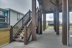Walk to Ocean: Home w/ Deck in Surfside Beach!
