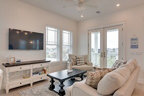 Walk to Ocean: Home w/ Deck in Surfside Beach!