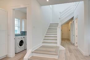 Walk to Ocean: Home w/ Deck in Surfside Beach!