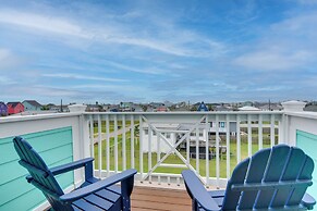 Walk to Ocean: Home w/ Deck in Surfside Beach!
