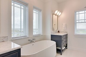 Walk to Ocean: Home w/ Deck in Surfside Beach!