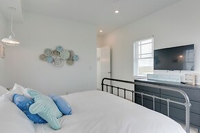 Walk to Ocean: Home w/ Deck in Surfside Beach!