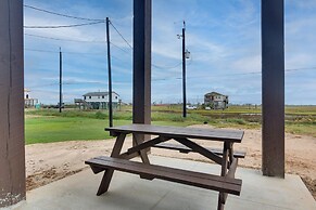Walk to Ocean: Home w/ Deck in Surfside Beach!