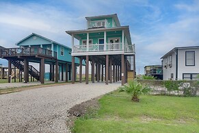 Walk to Ocean: Home w/ Deck in Surfside Beach!