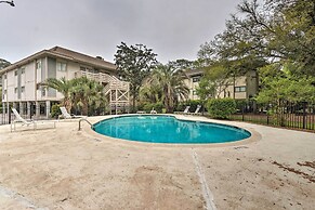 < 1 Mi to Beach: Hilton Head Condo w/ Pool Access!