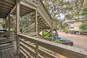 < 1 Mi to Beach: Hilton Head Condo w/ Pool Access!