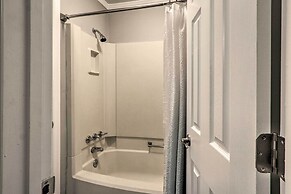 < 1 Mi to Beach: Hilton Head Condo w/ Pool Access!